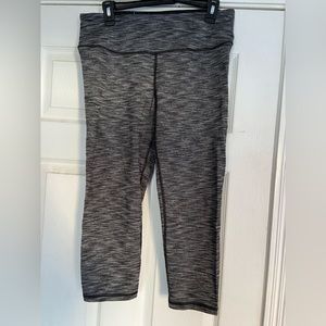 Victoria Sport Capri leggings